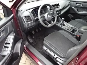 NISSAN Qashqai 140PS MHEV Visia LED Klima