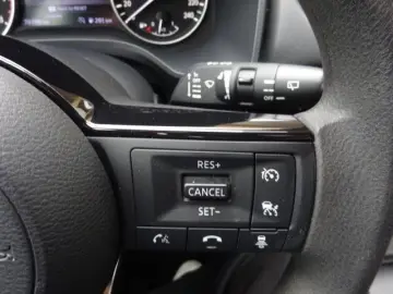 NISSAN Qashqai 140PS MHEV Visia LED Klima