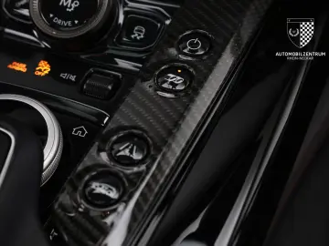 ASTON MARTIN DBX 707 QSpecialPaint