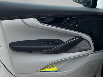 ASTON MARTIN DBX707 MY25