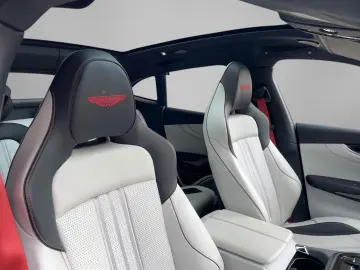 ASTON MARTIN DBX707 MY25