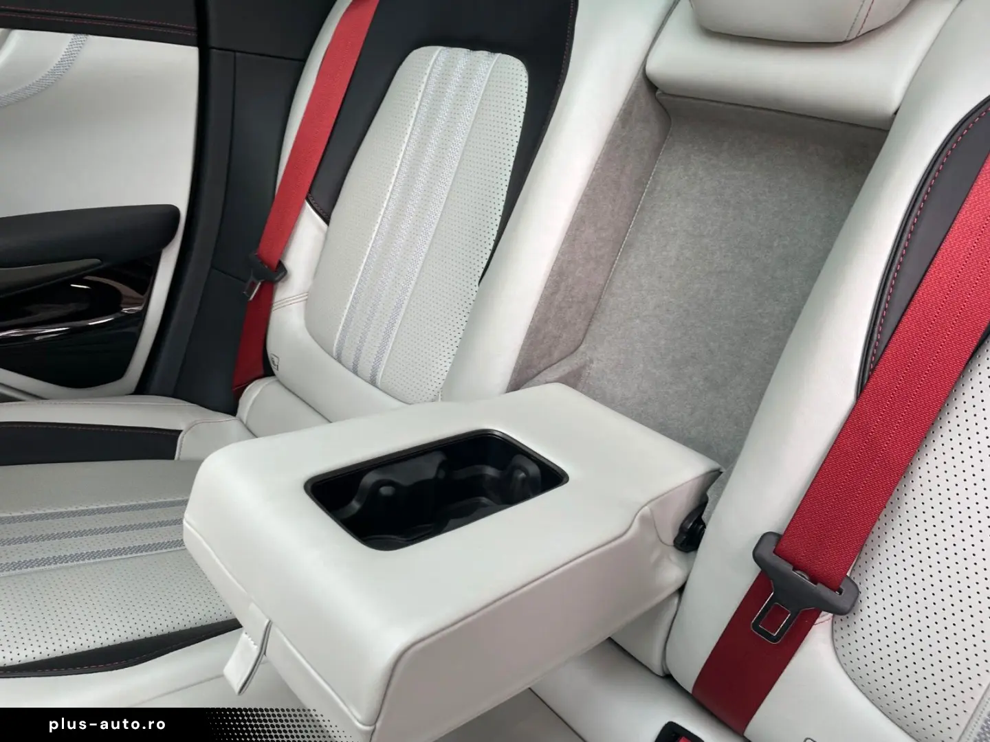 ASTON MARTIN DBX707 MY25