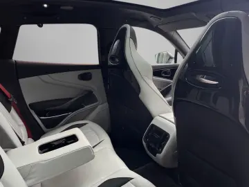 ASTON MARTIN DBX707 MY25