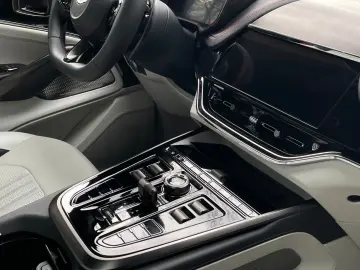 ASTON MARTIN DBX707 MY25