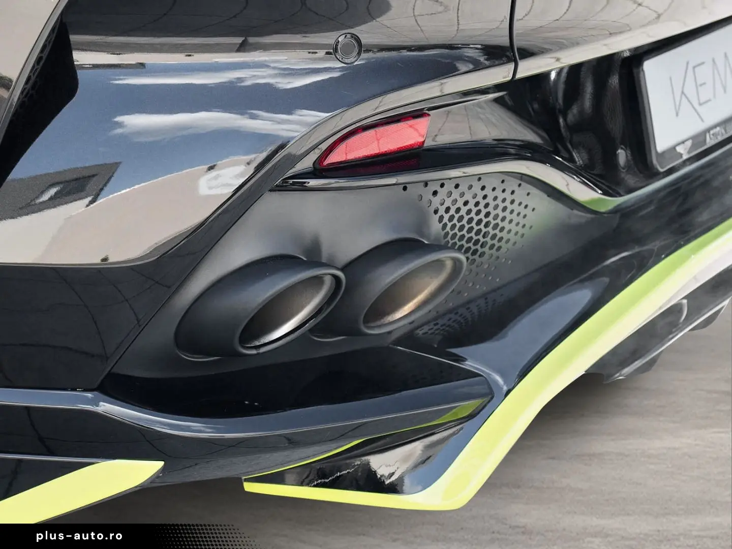 ASTON MARTIN DBX 707 AMR Onyx Black