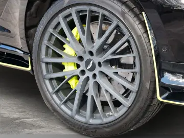 ASTON MARTIN DBX 707 AMR Onyx Black