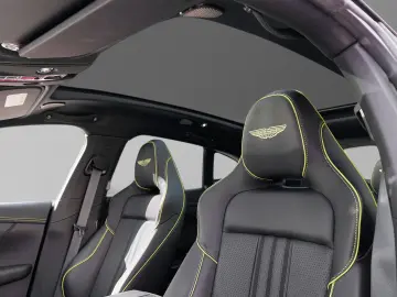 ASTON MARTIN DBX 707 AMR Onyx Black