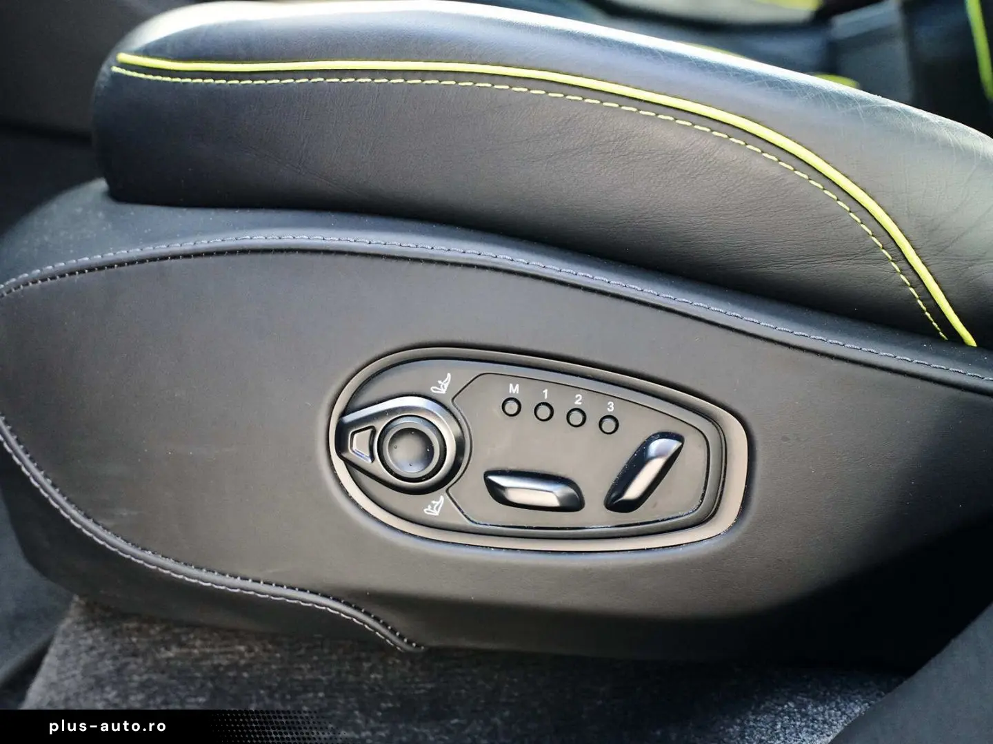 ASTON MARTIN DBX 707 AMR Onyx Black