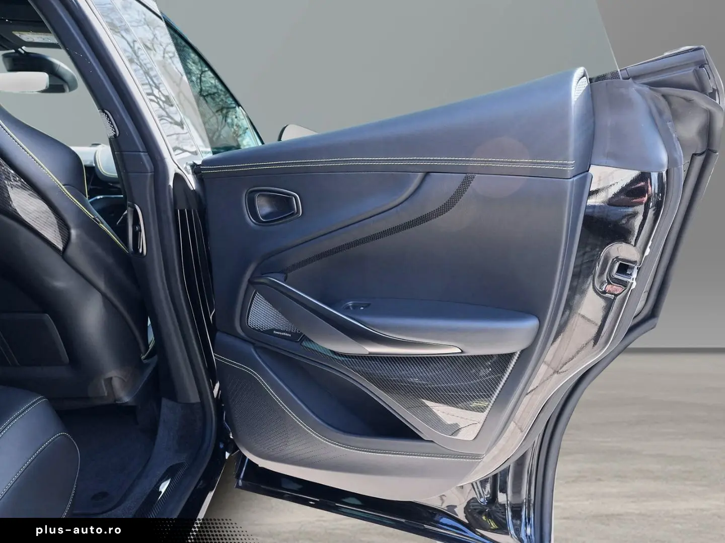 ASTON MARTIN DBX 707 AMR Onyx Black