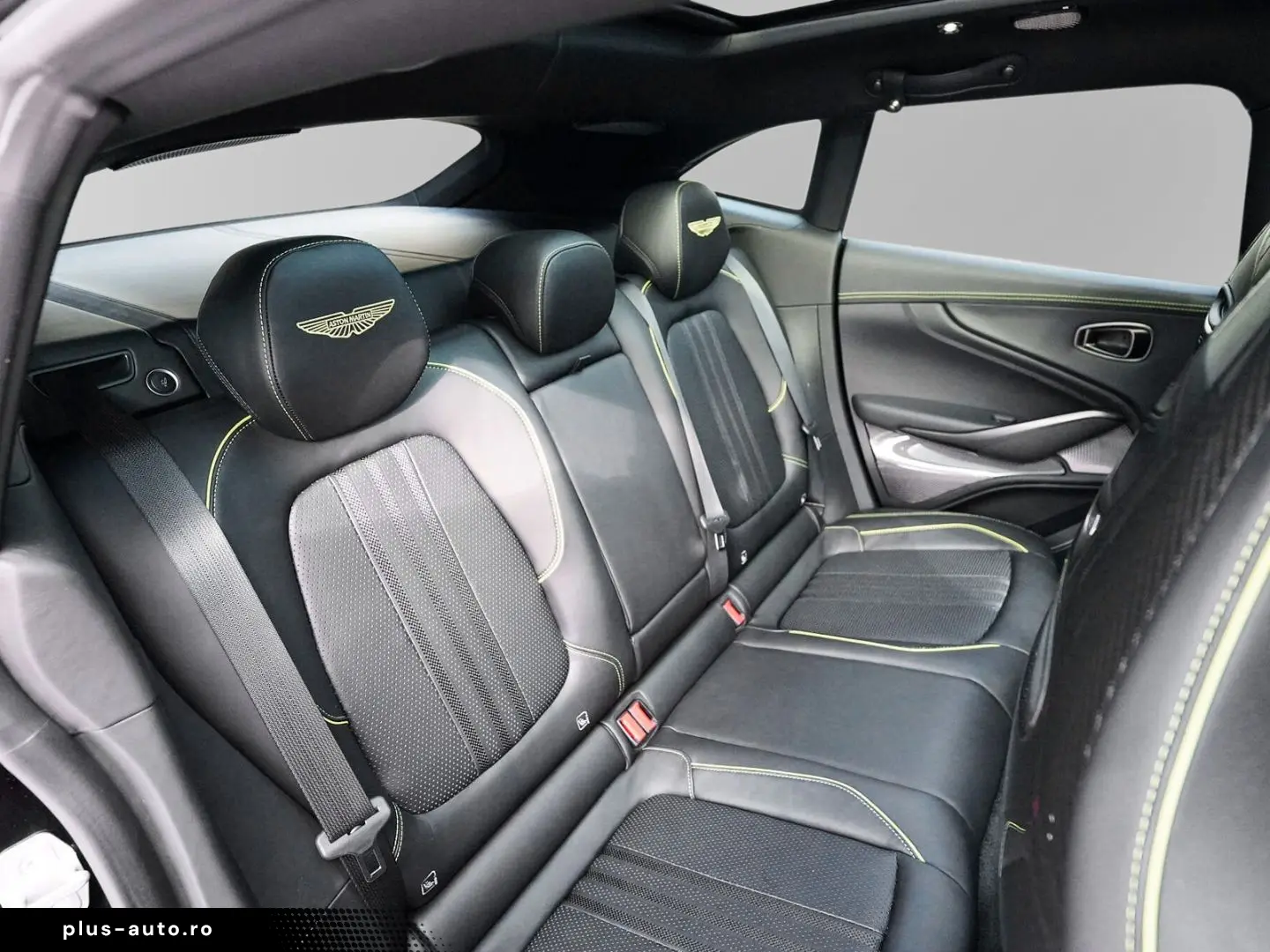 ASTON MARTIN DBX 707 AMR Onyx Black