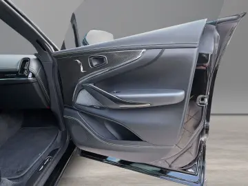 ASTON MARTIN DBX 707 AMR Onyx Black