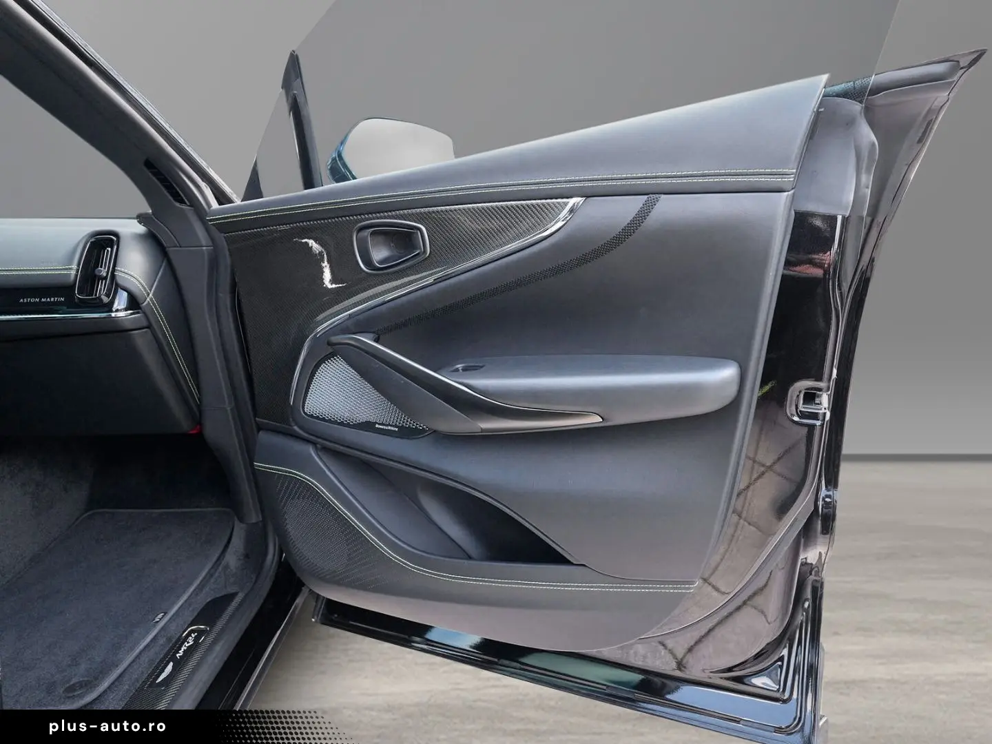 ASTON MARTIN DBX 707 AMR Onyx Black