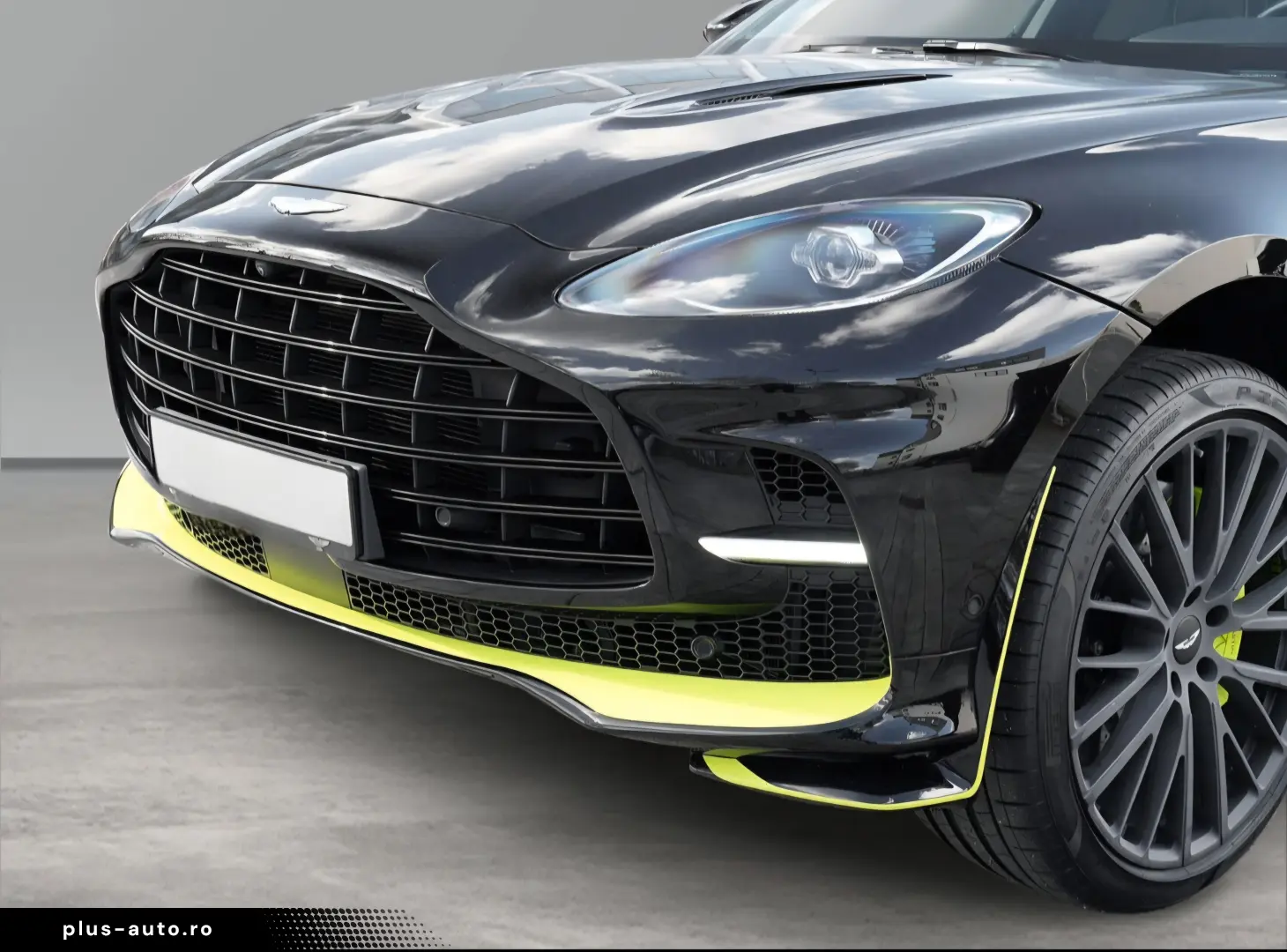 ASTON MARTIN DBX 707 AMR Onyx Black
