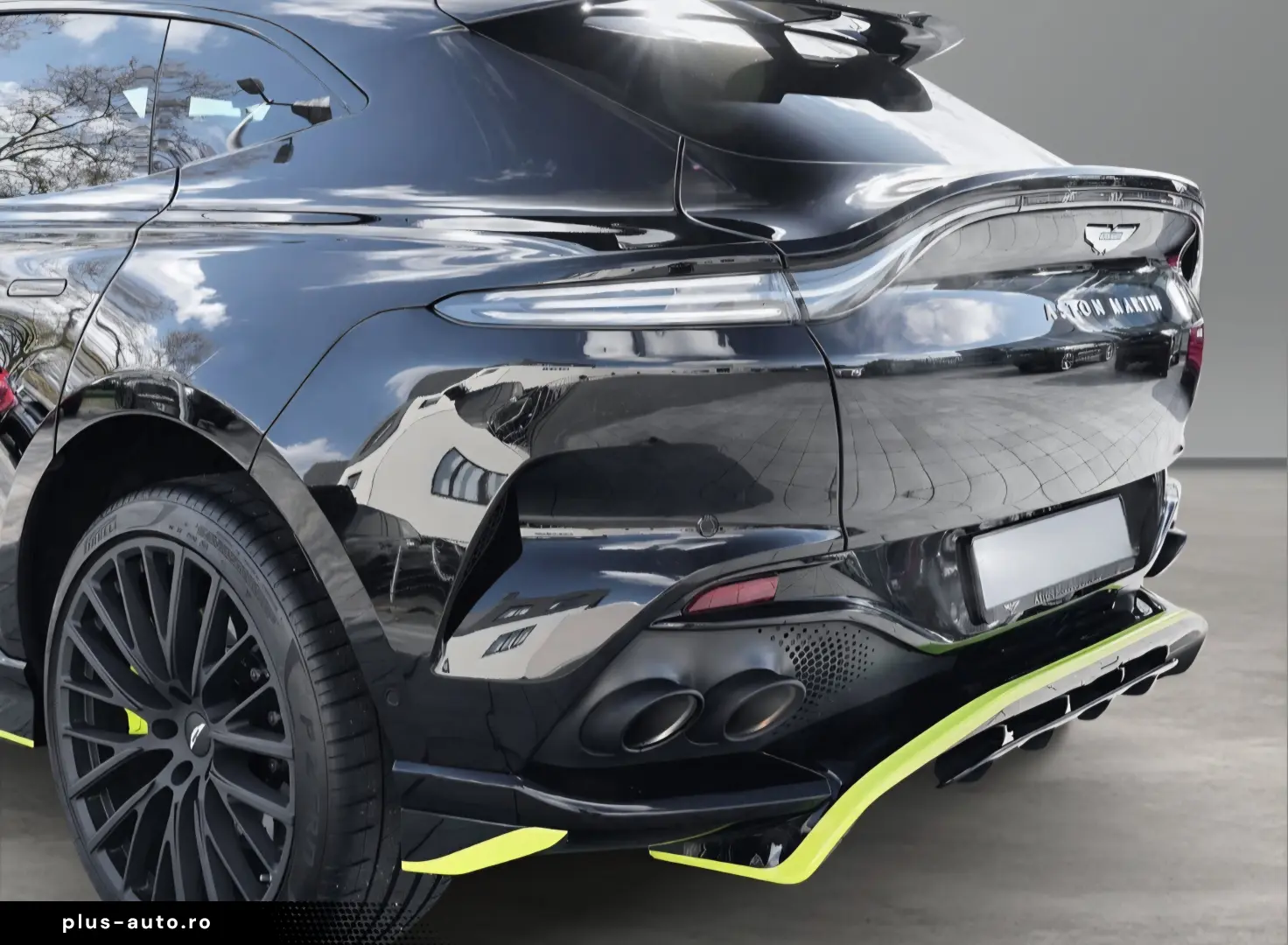 ASTON MARTIN DBX 707 AMR Onyx Black