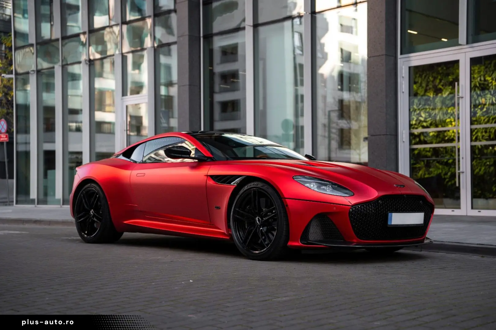 ASTON MARTIN DBS 5.2 V12