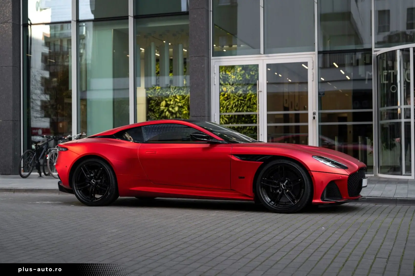 ASTON MARTIN DBS 5.2 V12