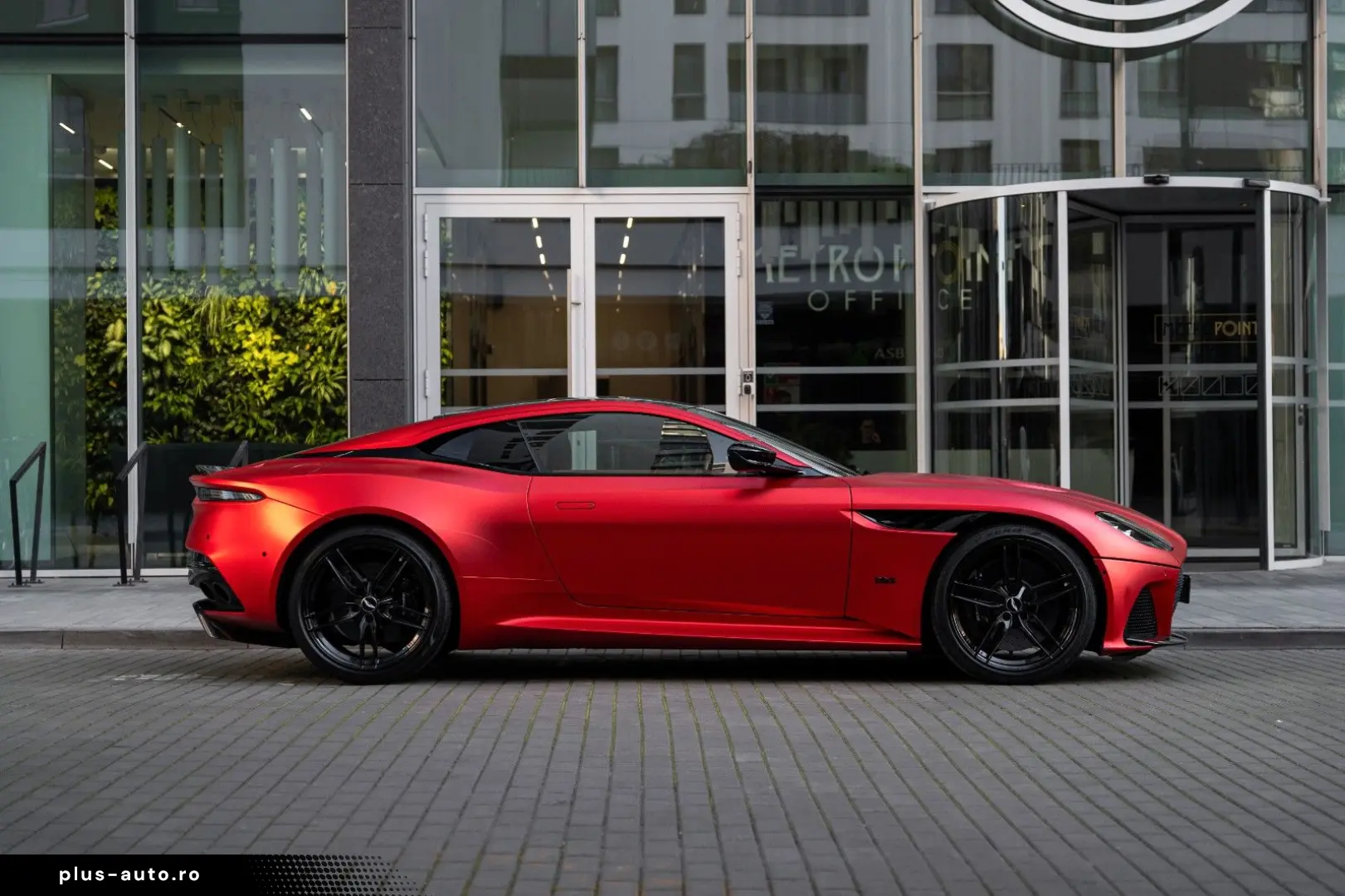 ASTON MARTIN DBS 5.2 V12