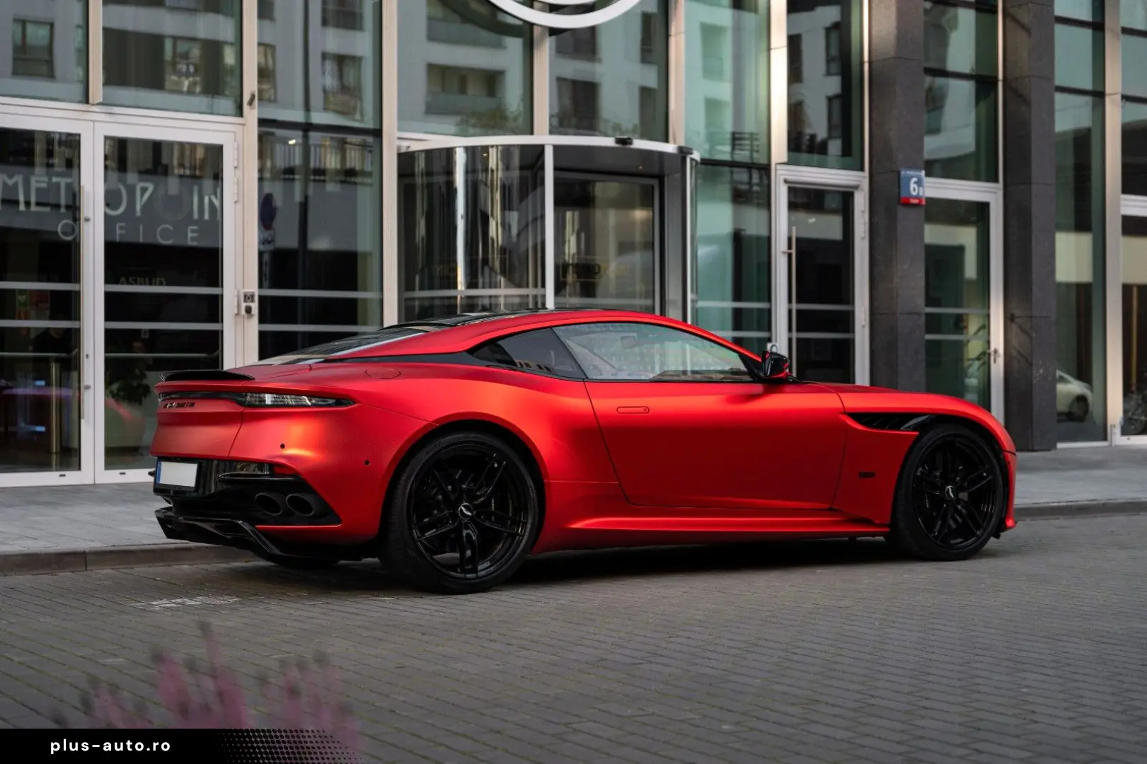 ASTON MARTIN DBS 5.2 V12