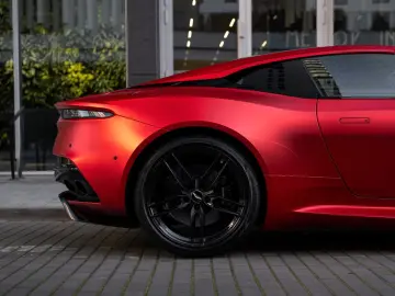 ASTON MARTIN DBS 5.2 V12