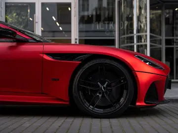 ASTON MARTIN DBS 5.2 V12