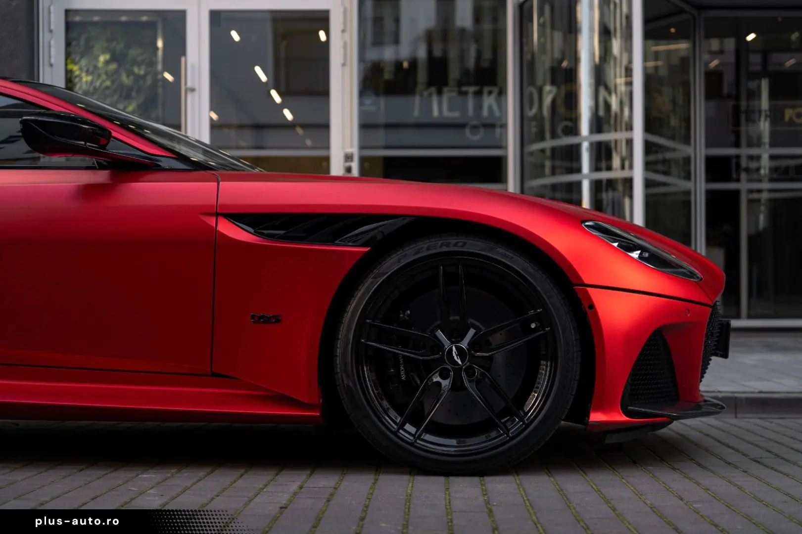 ASTON MARTIN DBS 5.2 V12