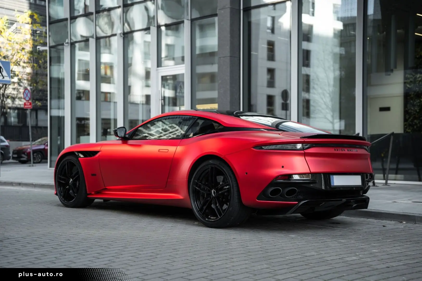 ASTON MARTIN DBS 5.2 V12