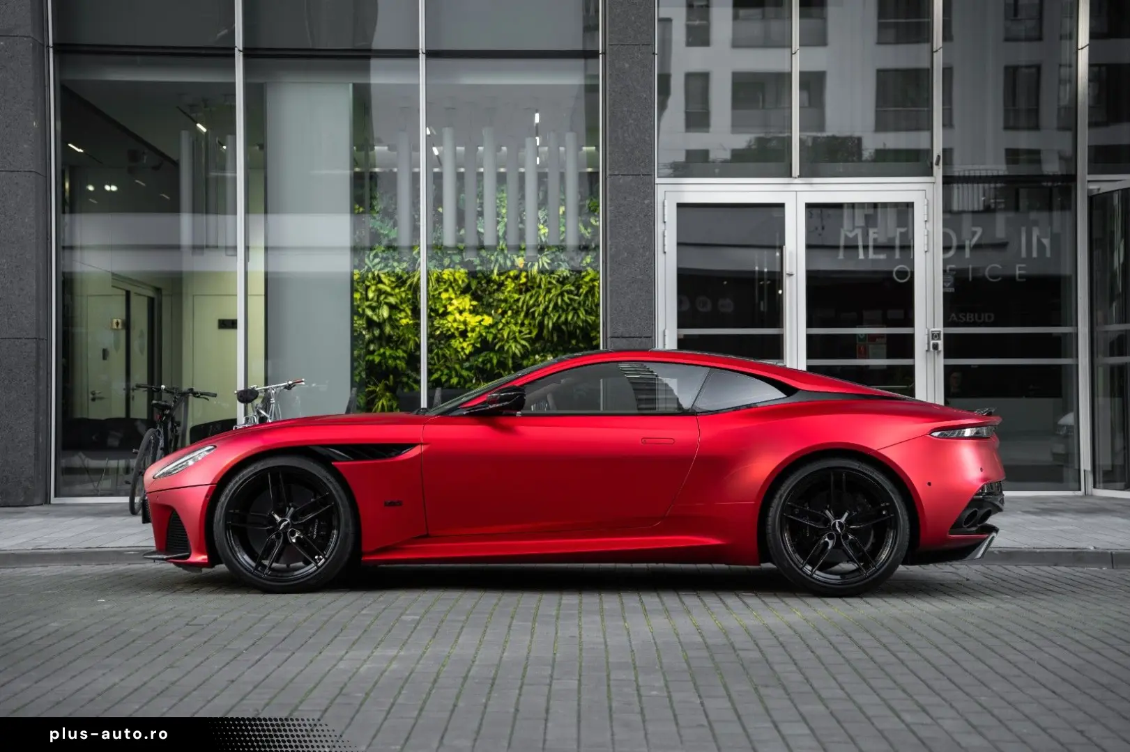 ASTON MARTIN DBS 5.2 V12