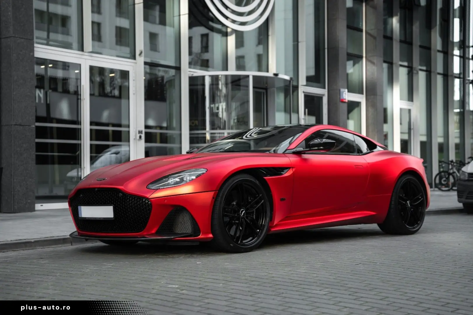 ASTON MARTIN DBS 5.2 V12