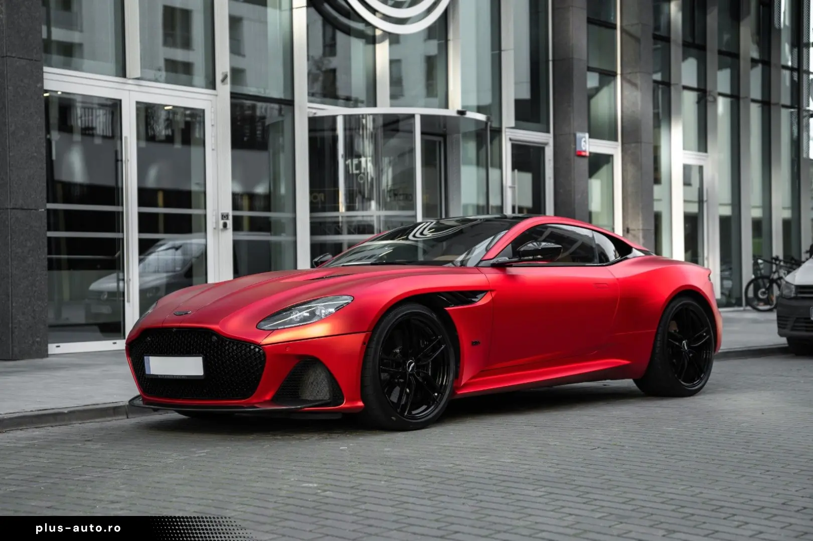 ASTON MARTIN DBS 5.2 V12