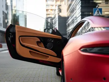 ASTON MARTIN DBS 5.2 V12