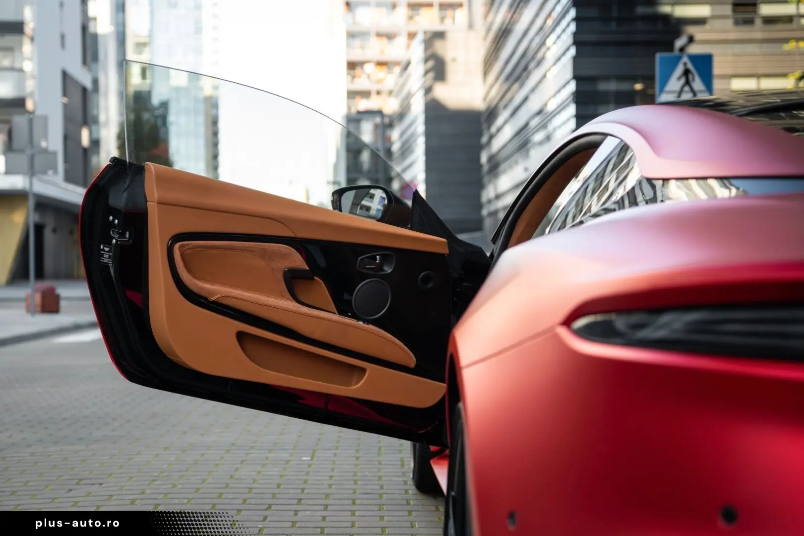 ASTON MARTIN DBS 5.2 V12