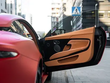 ASTON MARTIN DBS 5.2 V12