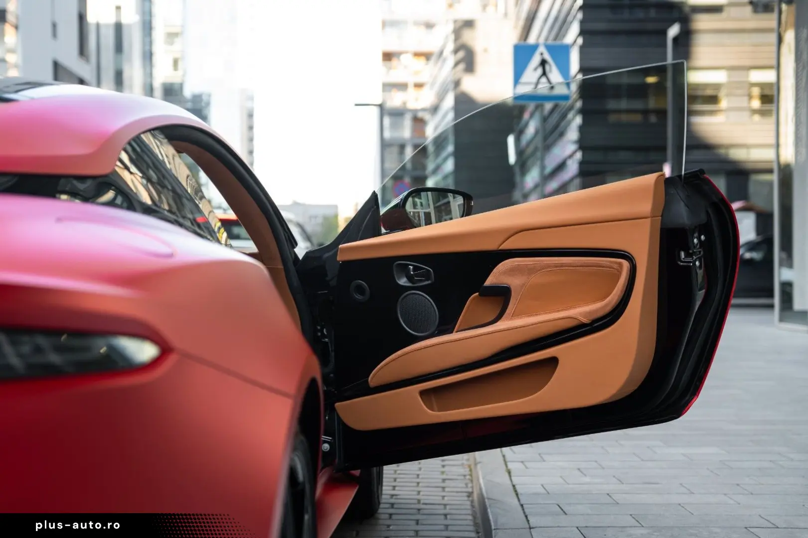 ASTON MARTIN DBS 5.2 V12