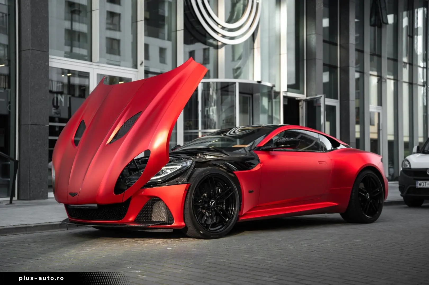 ASTON MARTIN DBS 5.2 V12