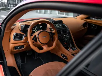 ASTON MARTIN DBS 5.2 V12