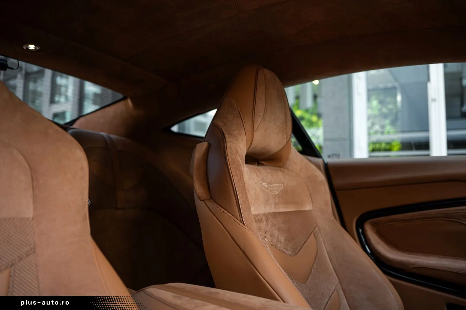 ASTON MARTIN DBS 5.2 V12