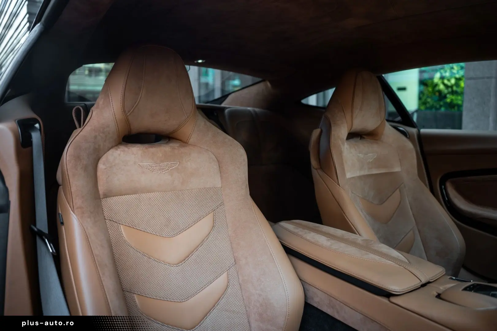 ASTON MARTIN DBS 5.2 V12