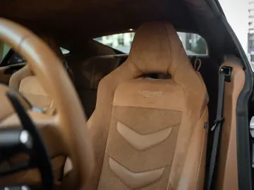 ASTON MARTIN DBS 5.2 V12