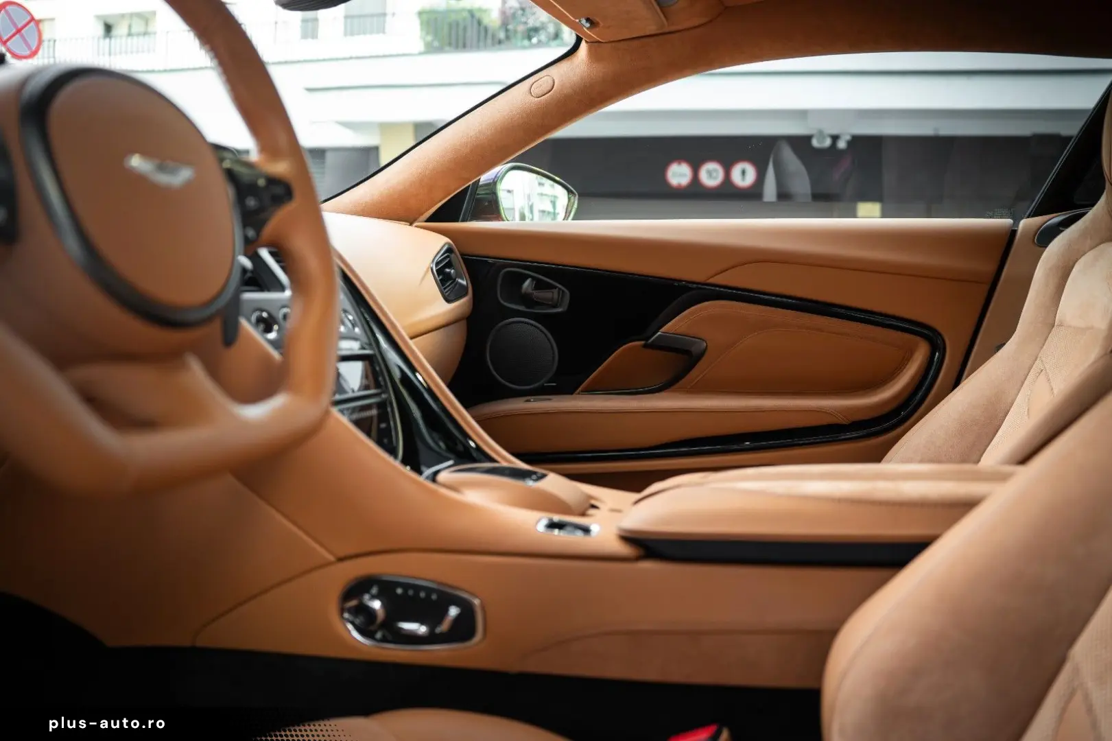 ASTON MARTIN DBS 5.2 V12