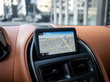 ASTON MARTIN DBS 5.2 V12