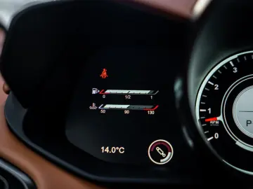 ASTON MARTIN DBS 5.2 V12