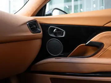 ASTON MARTIN DBS 5.2 V12