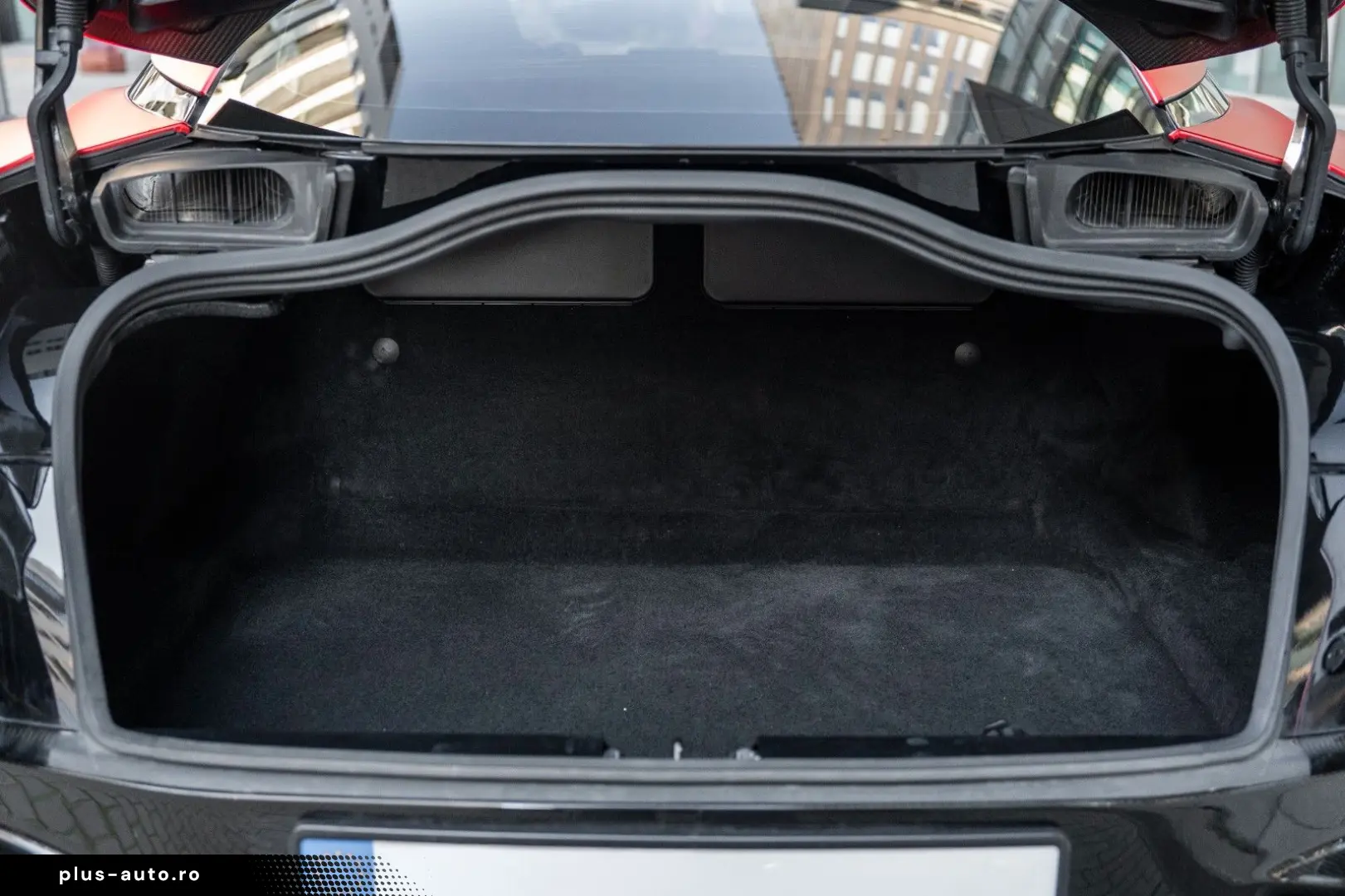 ASTON MARTIN DBS 5.2 V12