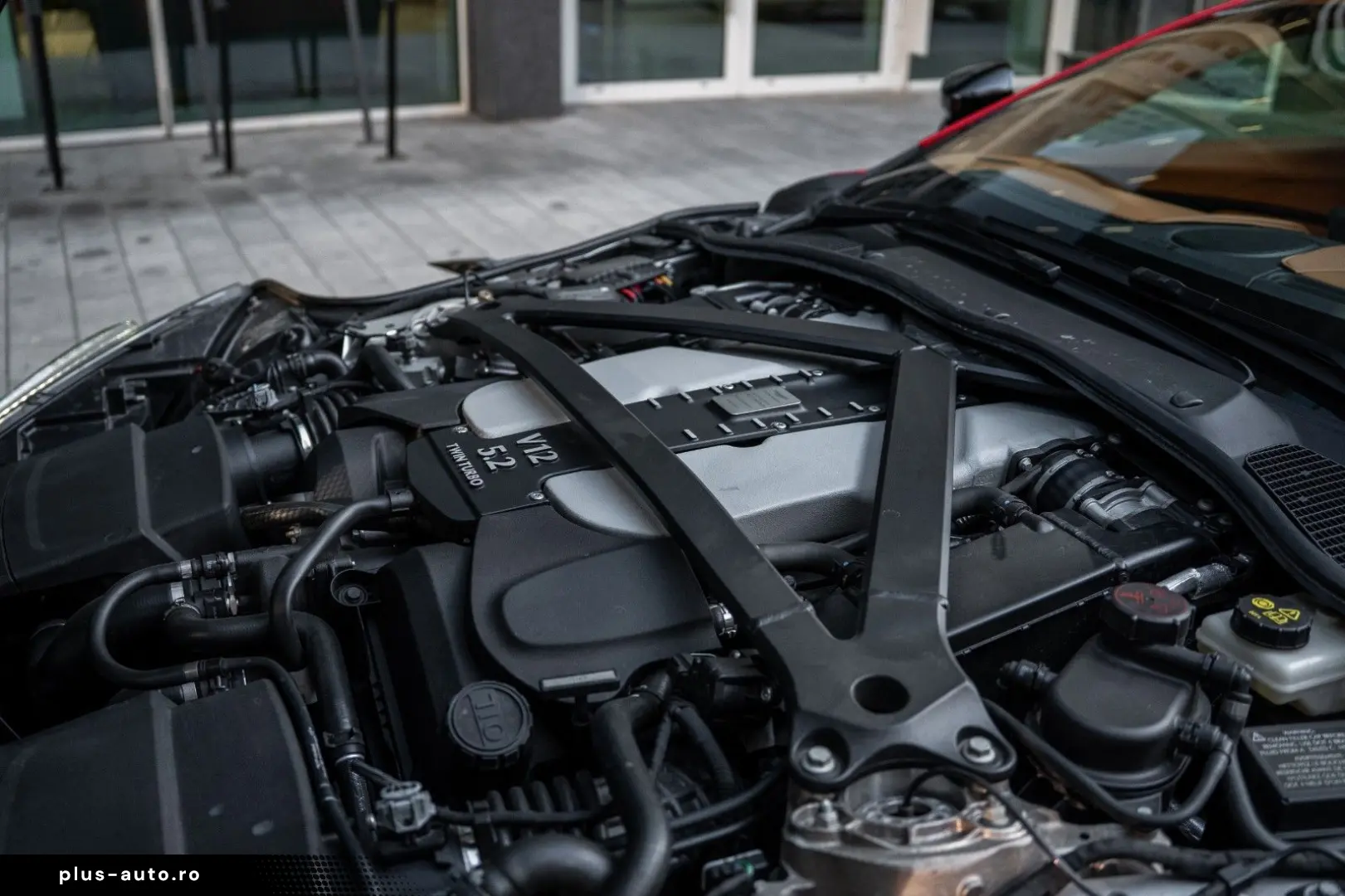 ASTON MARTIN DBS 5.2 V12