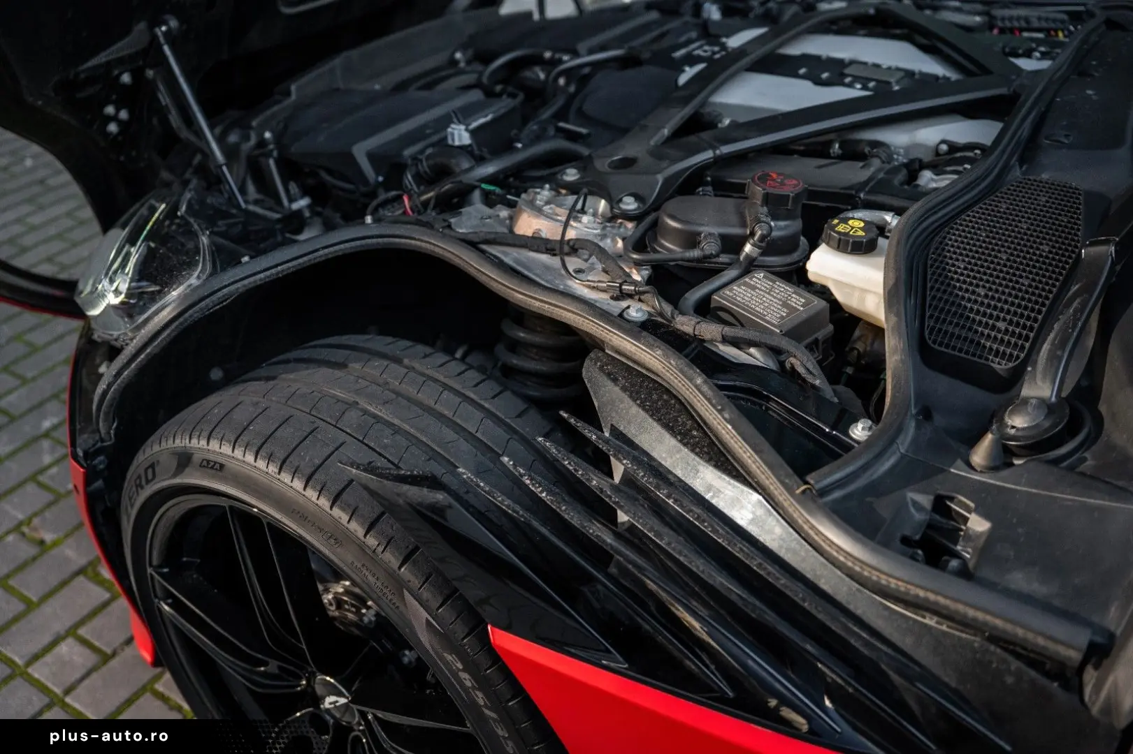 ASTON MARTIN DBS 5.2 V12