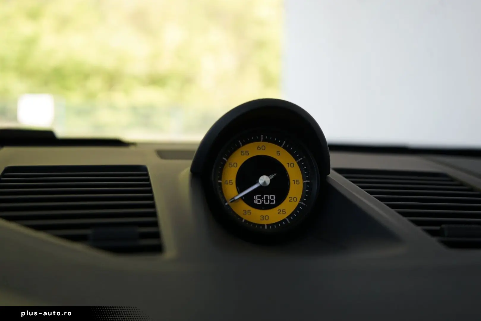 PORSCHE 992.2 911 Carrera Coupe Glasdach SpAbags Chrono