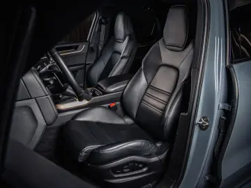 PORSCHE Cayenne E-Hybrid Coupé  BOSE  Inno  Chrono  Excl