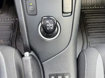 Toyota Auris 1.8 Hybrid 100.000 km de vanzare in RATE FIXE