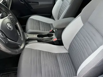 Toyota Auris 1.8 Hybrid 100.000 km de vanzare in RATE FIXE