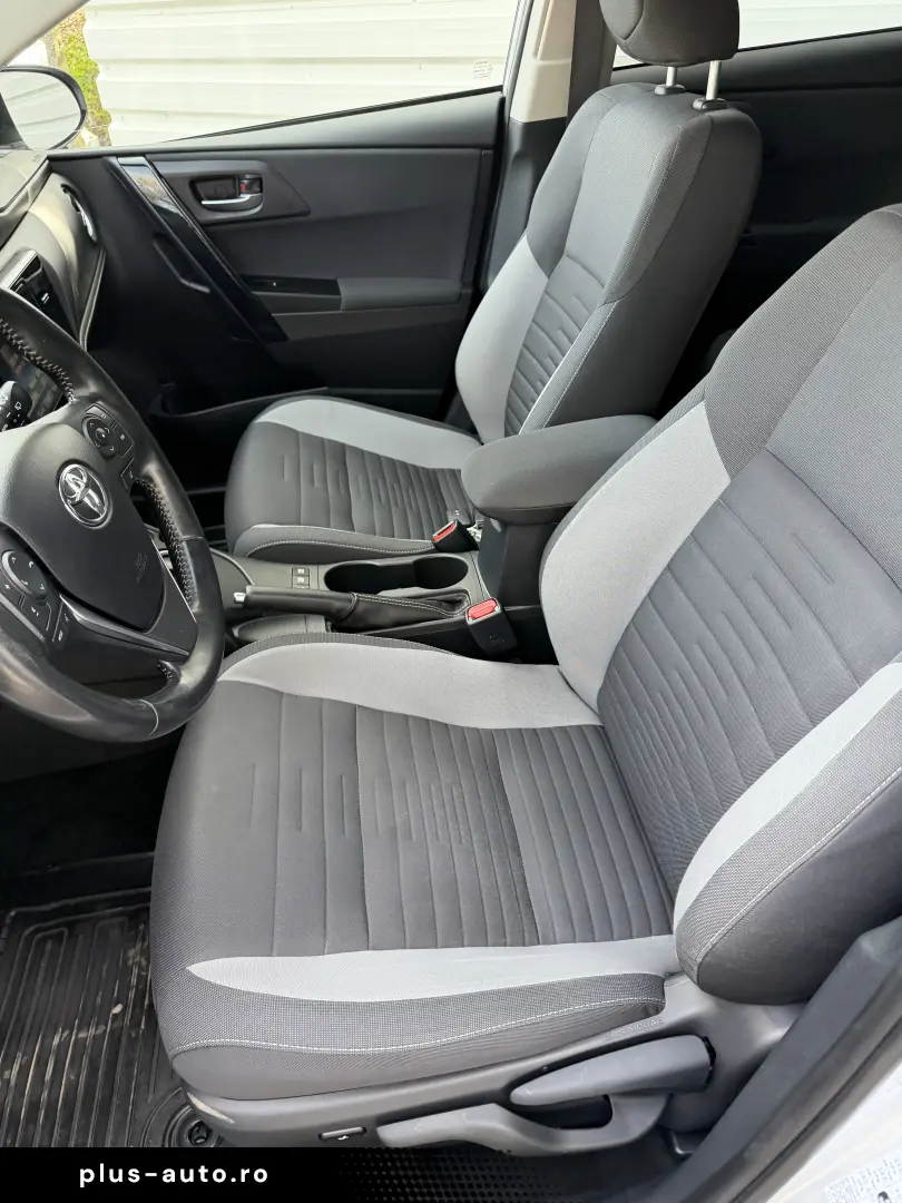 Toyota Auris 1.8 Hybrid 100.000 km de vanzare in RATE FIXE